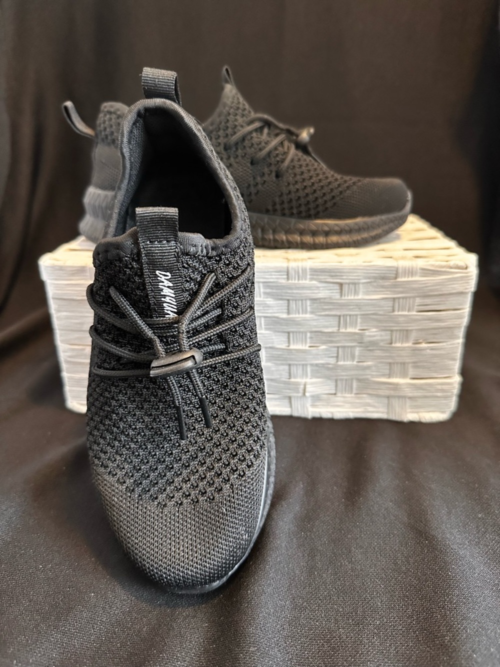 Damjuan Boy’s Sz. 32/1 Black Knit Athletic Slip-On Sneakers